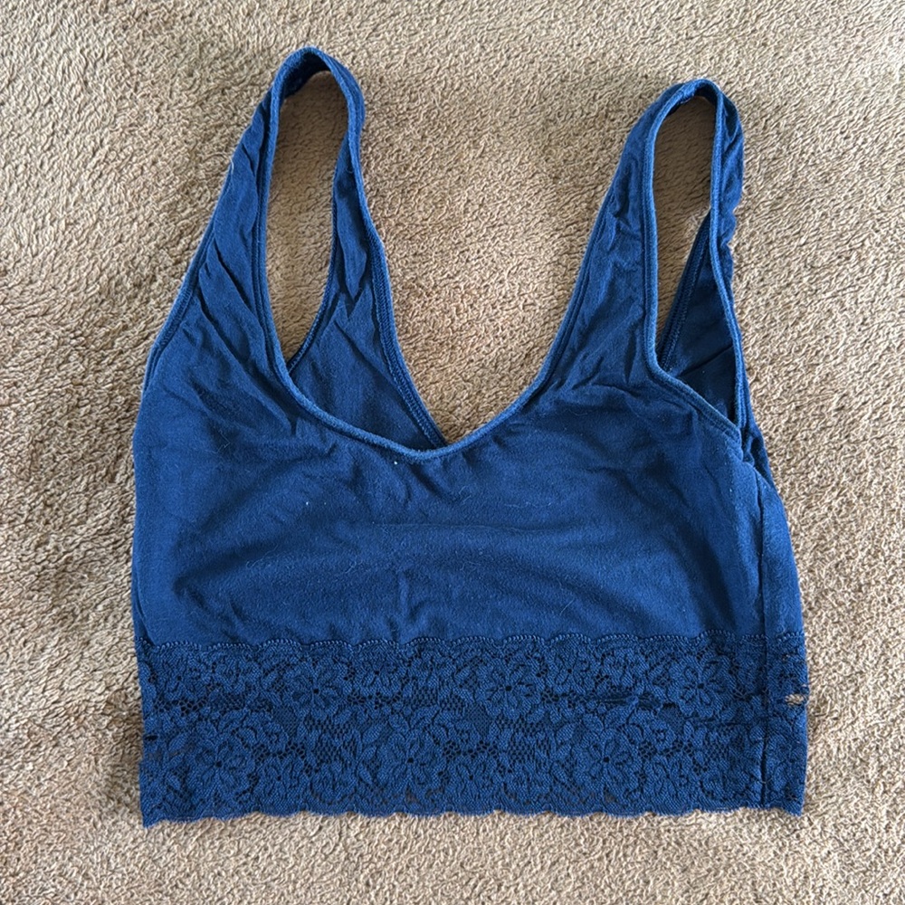 Hollister & Gilly Hicks 5 pack tees and grey blue white tanks - Picture 4 of 8